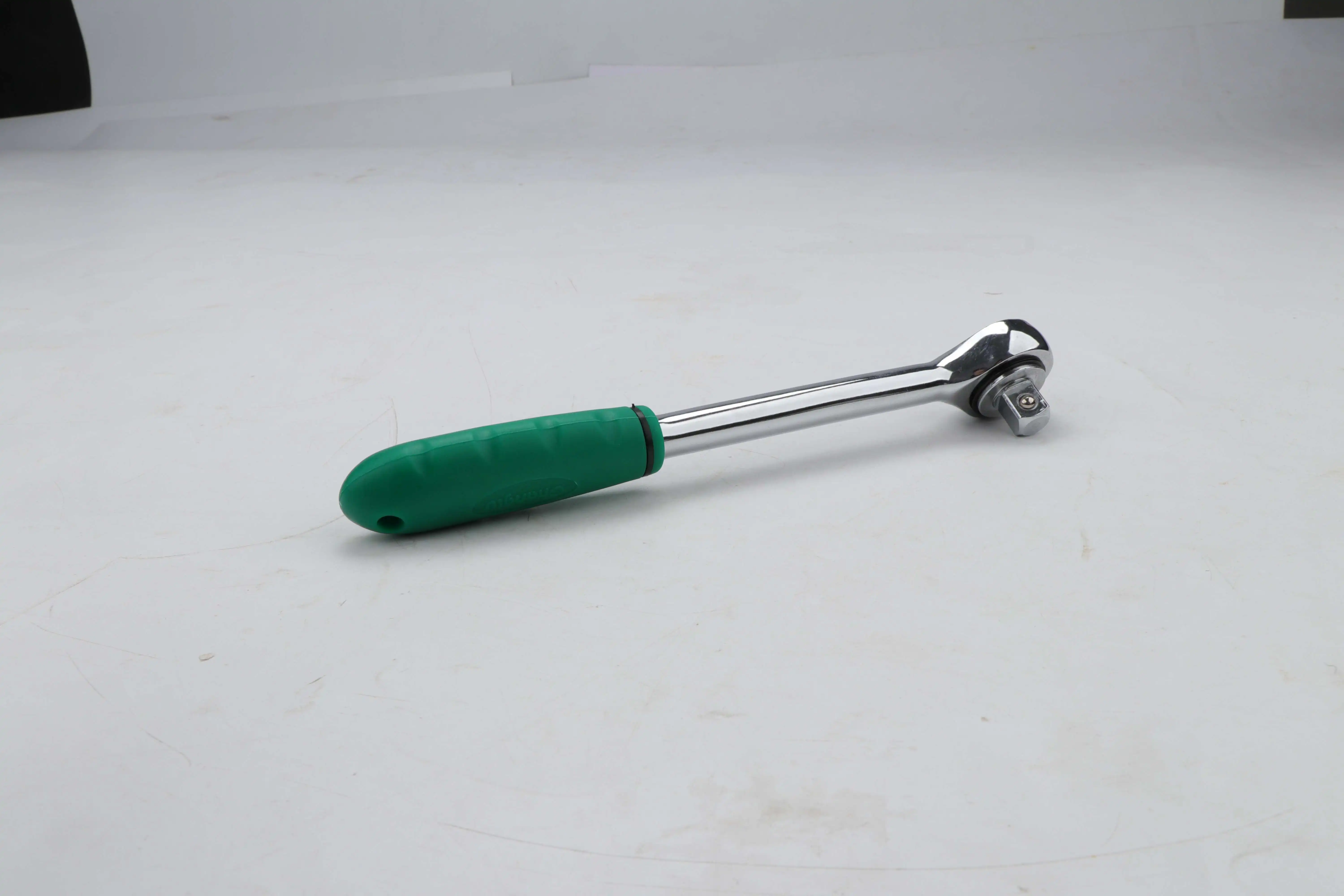 Mirror-finished handle ratchet wrenches Mirror-finished handle ratchet wrenches