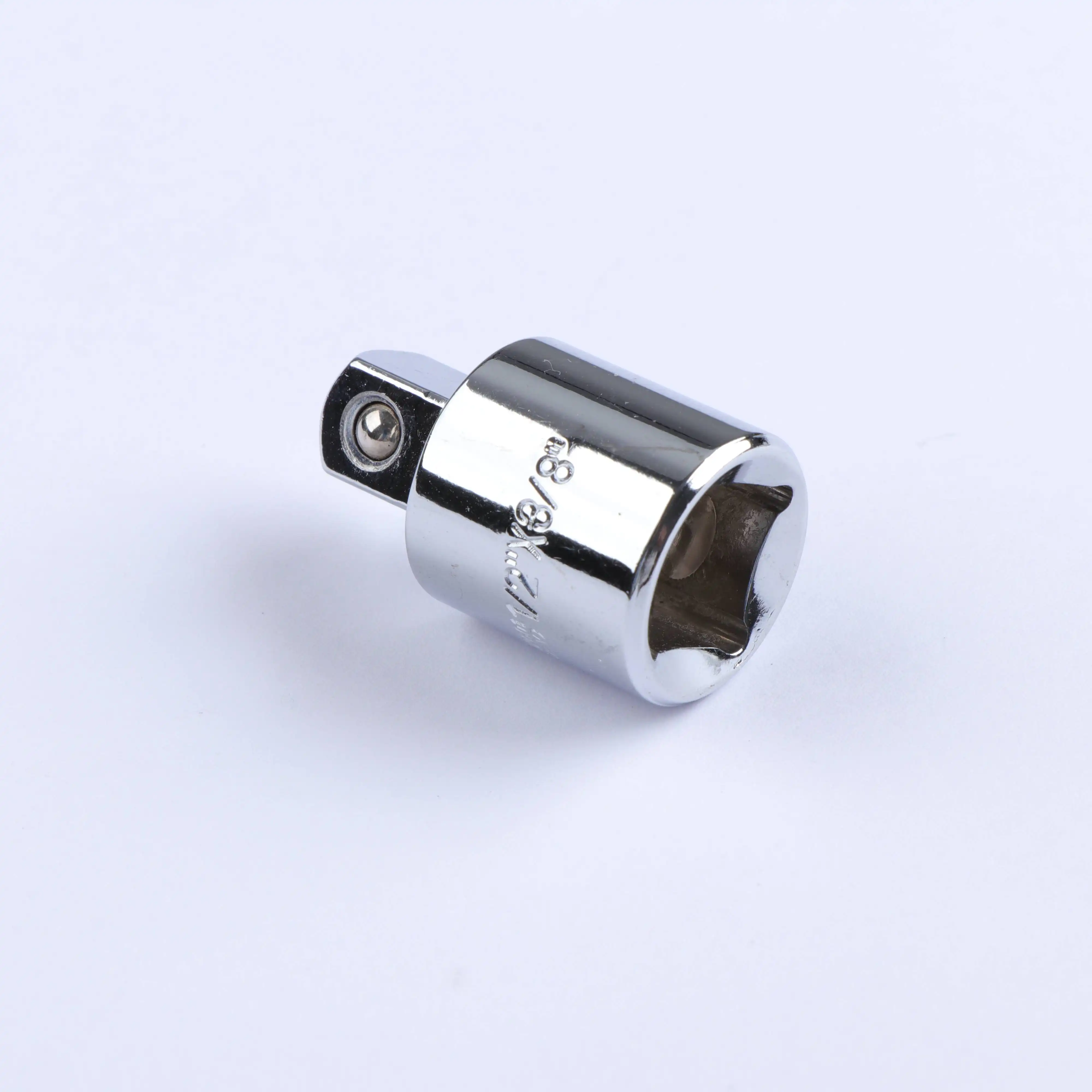 Els adaptadors amb acabat mirall d'1/2"-3/8" són resistents a la corrosió?